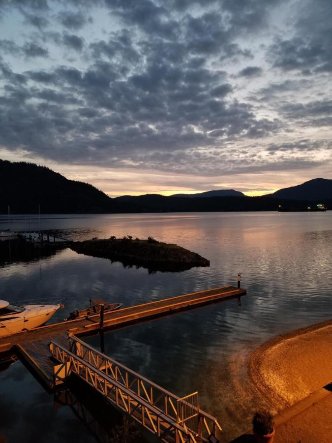 Oceanfront Suites At Cowichan Bay Extérieur photo